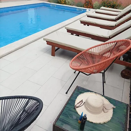 بيت للعطل House Monte Cherpo