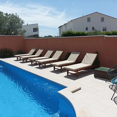 Semesterbostad House Monte Cherpo Pula