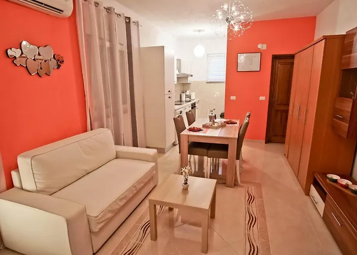 בית נופש House Monte Cherpo פולה