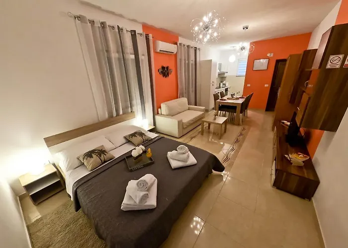 בית נופש House Monte Cherpo פולה